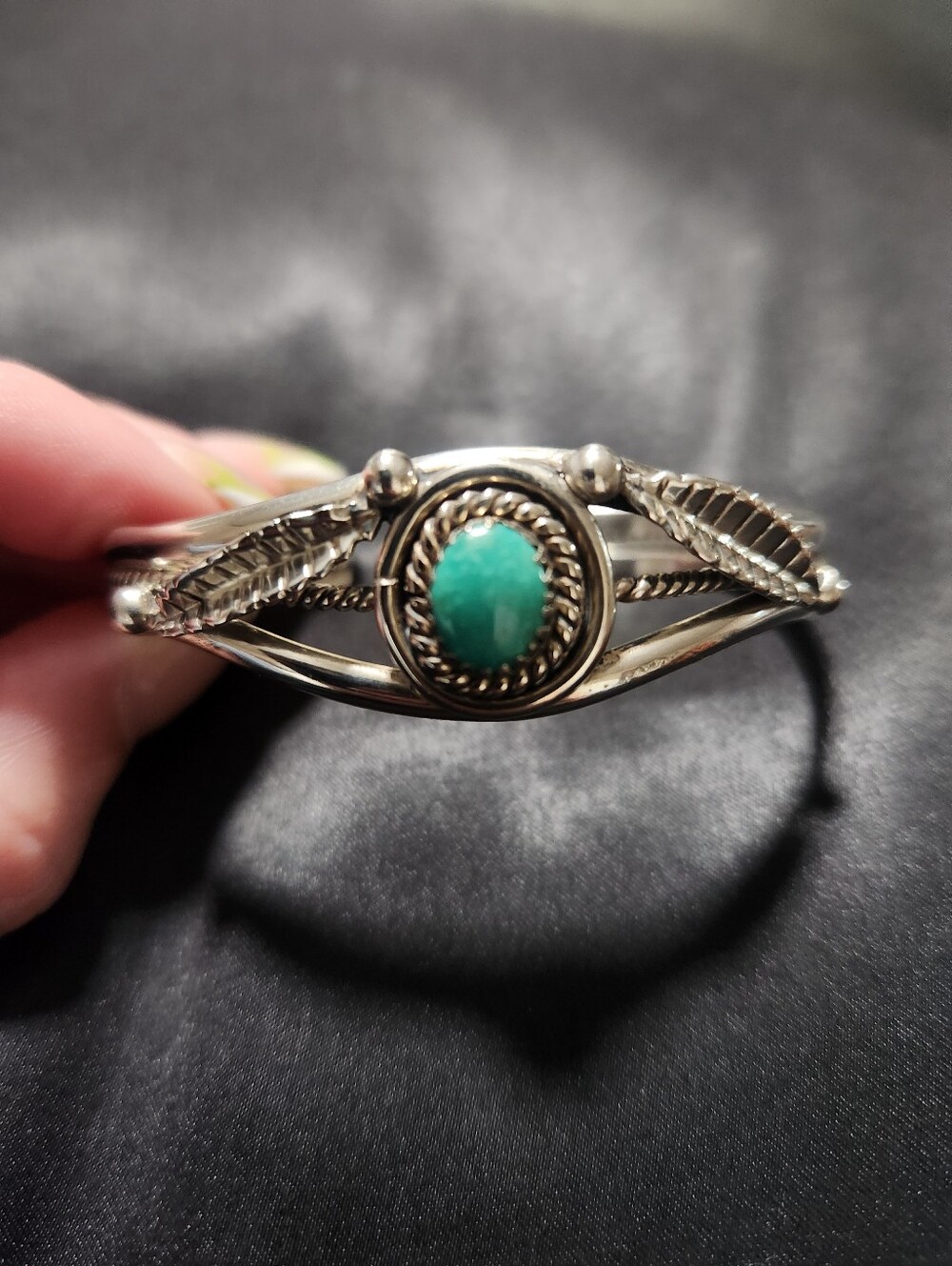 Vintage Native American Turquoise Stone Leaf Motif Sterling-Style Cuff
